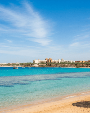 Ce include un pachet Viva Holidays pentru Hurghada și cât costă în sezon și extrasezon?