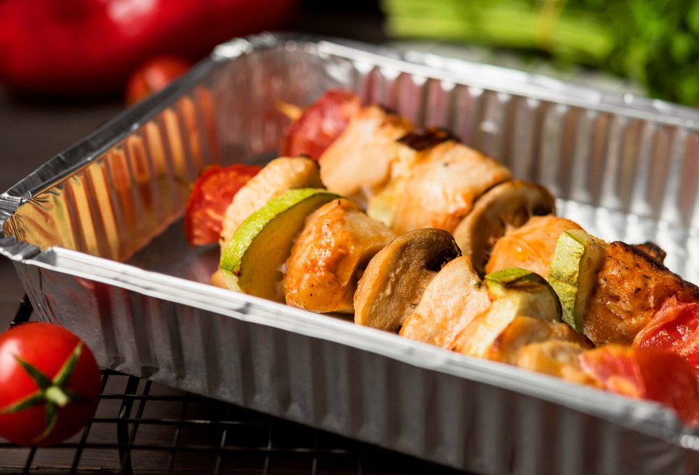 Care este amprenta de carbon a caserolelor de aluminiu comparativ cu plasticul?