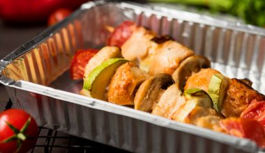 Care este amprenta de carbon a caserolelor de aluminiu comparativ cu plasticul?