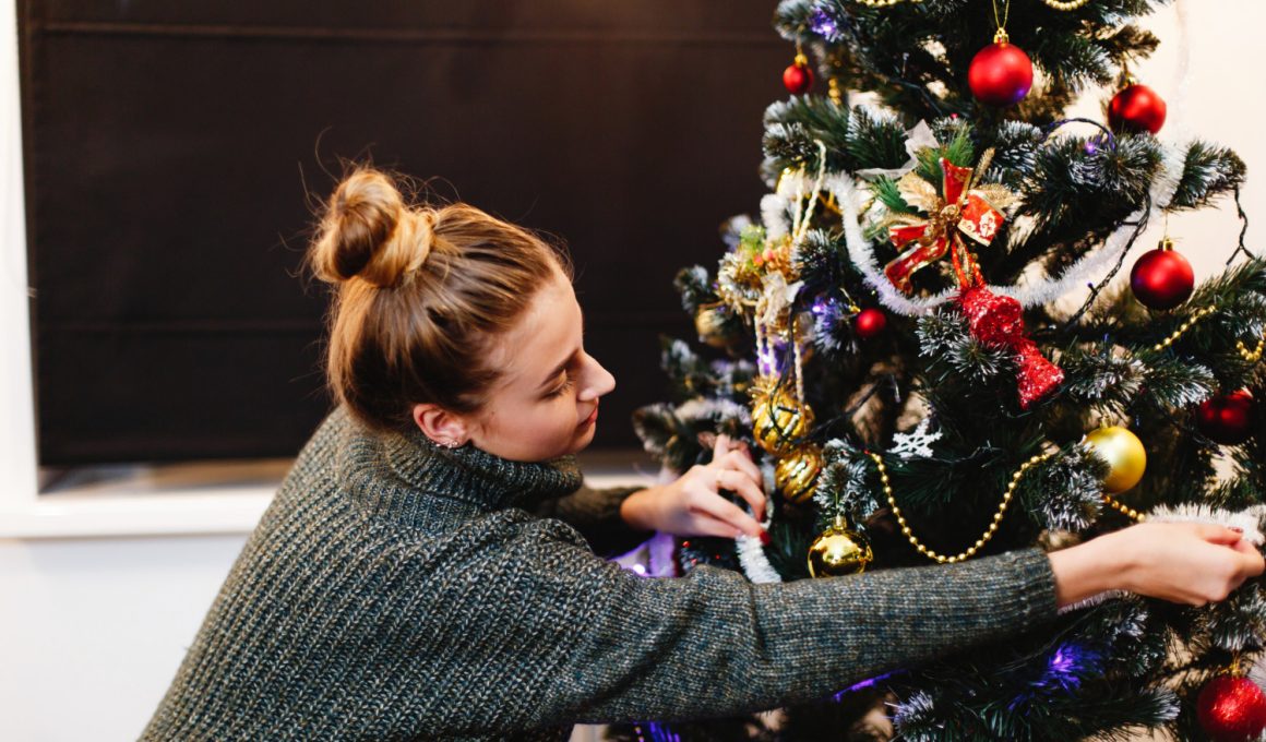 Brad artificial de Crăciun ieftin