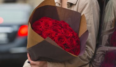 Cum transformi un buchet obișnuit într-un cadou memorabil?